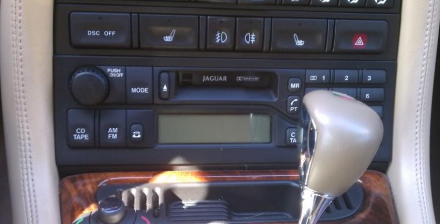 JAGUAR XK8 - XKR XK8  Auto Radio Kassette inkl kode LJD4100AA - AB Elektrisch