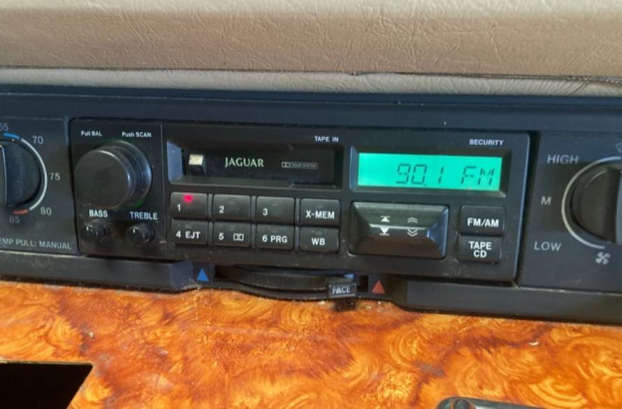 JAGUAR XJ / XJ40 / XJS XJS 1991-1994  DAC7614-LHE4100FA-radio-casette Innenausstattüng